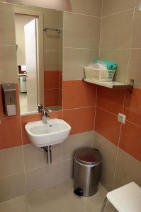 Kabina sanitarna i przebieralnia dla pacjentek Kabina sanitarna i przebieralnia dla pacjentek