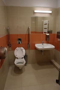 Toaleta przystosowana dla potrzeb osób niepełnosprawnych Toaleta przystosowana dla potrzeb osób niepełnosprawnych